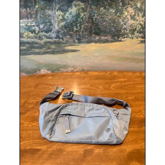 Lululemon On The Beat Belt Bag 4.5L Chambray Baby Blue Rare Color Sold Out - Picture 2 of 6